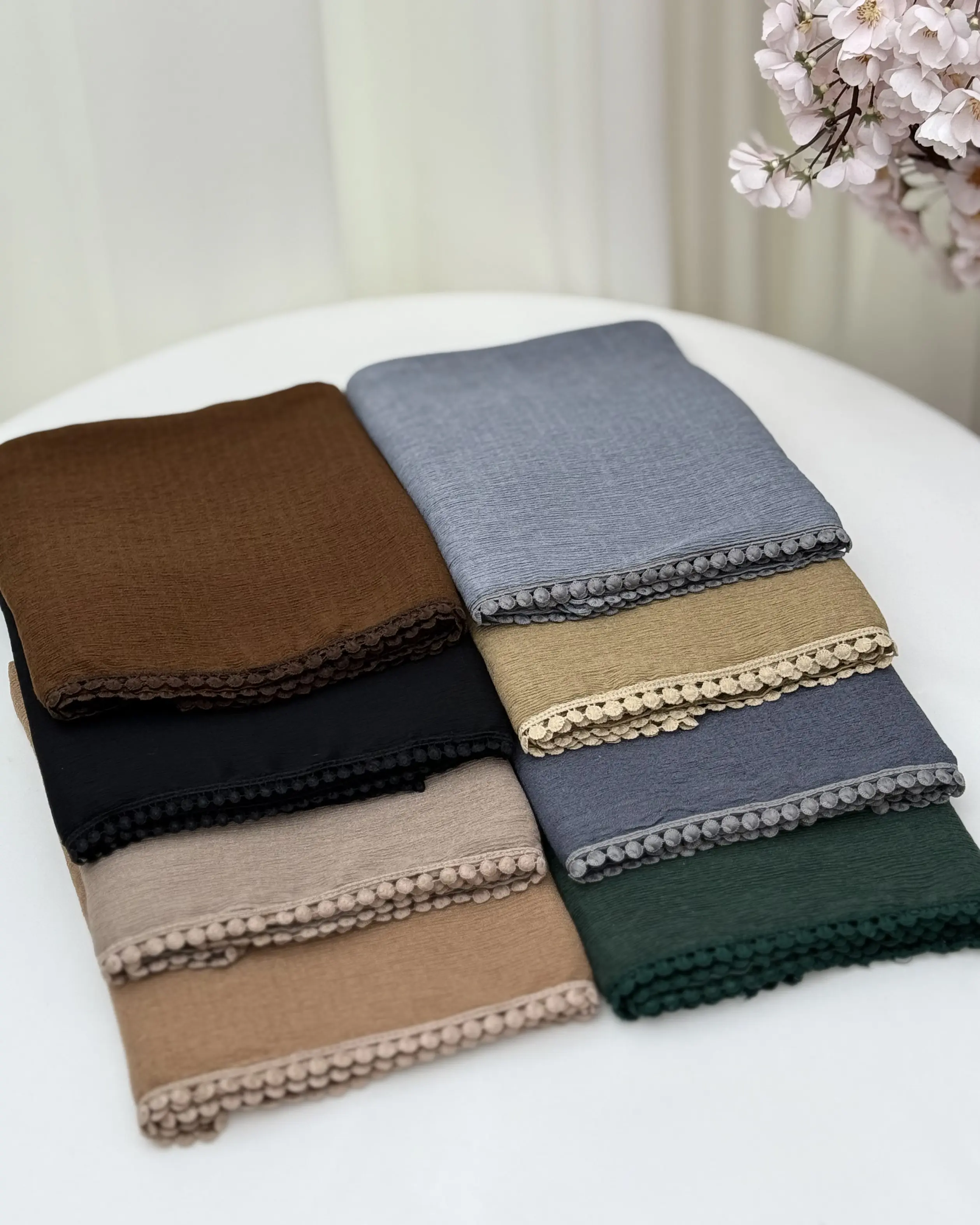 شال دخترانه و زنانه نخی مدل دور عدسی